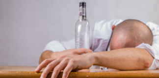 Rada Miasta Ostrołęki przyjęła uchwałę w sprawie zakazu sprzedaży alkoholu w godzinach 22:00–6:00