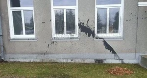 Oblał budynek substancją ropopochodną 275 232491_mo2