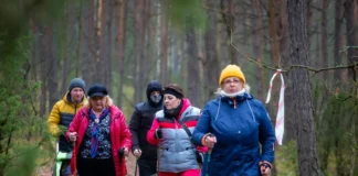 Senior na szlaku w Łodziskach. Pogoda jest zawsze dobra dla aktywnych. senior lodziska 77 z 125