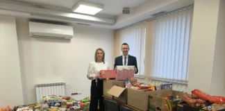 Świąteczna zbiórka żywności w Gminie Rzekuń 594970863_25371442832493338_1613325477269408959_n