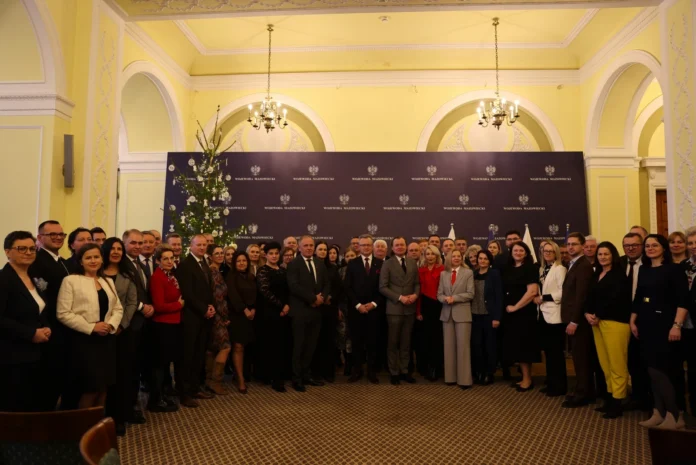 7cf16c07-edf3-4b5a-8a9f-89a4041caadf 7cf16c07 edf3 4b5a 8a9f 89a4041caadf