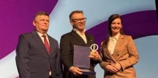 Mazowsze świętuje – 10. edycja Mazowieckiej Marki Ekonomii Społecznej rafal chmielewski stowarzyszenie as podczas odebirania nagrody 600x800 1