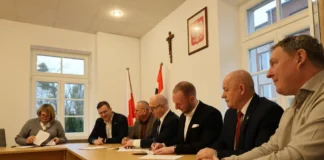 Podpisano umowy na modernizację i rozbudowę ścieżki rowerowej 'Jezioro Krusko” umowas00