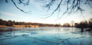 Nie wchodź na zamarznięte akweny! ice 3941906_1280