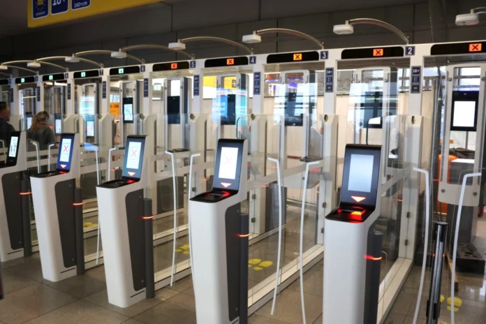 lotnisko chopina_bramki abc_fot. mazowiecki urzad wojewodzki w warszawie_1