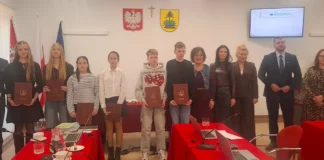 Nagrody Edukacyjne Gminy Lelis wręczone podczas sesji Rady Gminy nagroda_edukacyjna_2024_2025