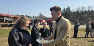 Symboliczne dzielenie się jajkiem rozpoczęło świąteczne spotkanie w Czerwinie (zdjęcia) 3