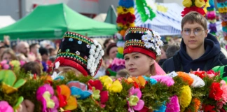 Kurpiowska tradycja w rozkwicie – Łyse znów zachwyciły w Niedzielę Palmową (zdjęcia) palma26_dl1a4750