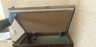 Ukrył się w zabudowie spłuczki toalety 119 288709