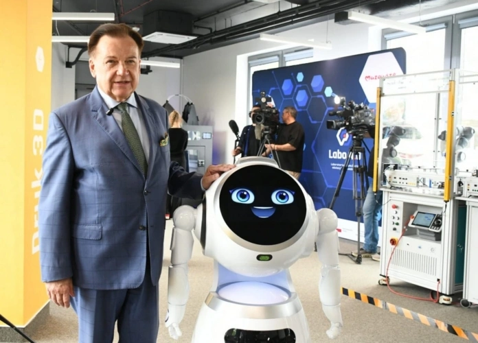 26_06_03_marszalek_adam_struzik_z_robotem_labotina_fot_mikolaj_michalecki