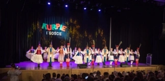 Kurpie i Goście – sceniczne przenikanie kultur w OCK 716776262_1642474027883328_5324780400966903046_n