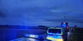 Tragiczny wypadek na przejeździe kolejowym w gminie Troszyn. Nie żyje kierowca osobówki 275 254466