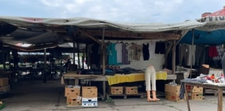 ’Każdy ma swoją historię”. Dlaczego ludzie handlują na ostrołęckich 'piaskach”? piaski
