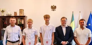 Prezydent Ostrołęki pogratulował młodym mistrzom Polski aleksander ferenc i filip szelkowski ratusz