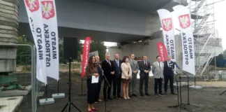 Konferencja prasowa na moście na rzece Narew w Ostrołęce img_20260825_110902_410