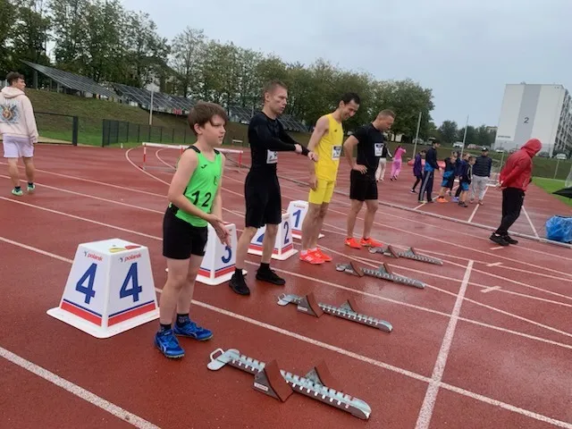 100 m a