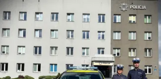 Przasnyscy policjanci uratowali kobietę z płonącego mieszkania 271 260175