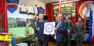 Ponad 100 uczniów klas mundurowych rozpoczęło nowy rok szkolny 275 258782