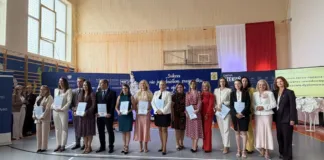 Nowi nauczyciele dyplomowani w szkołach i placówkach Powiatu Ostrołęckiego nauczyciele dyplomowani_laskowiec_00