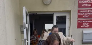 Bezpieczni i odporni – ćwiczenia ewakuacyjne w Kolorowej Szkole w Ostrołęce (zdjęcia) image00010